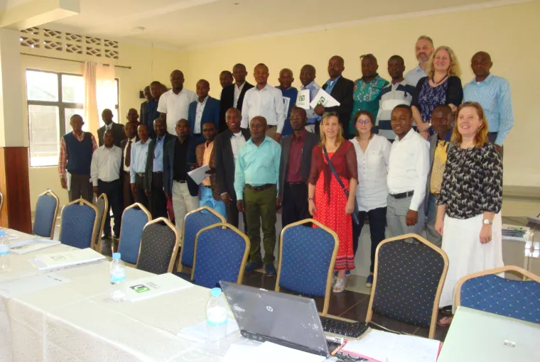 2019 atelier avec des enseignants d'histoire et de géographie dans le cadre du projet ARES, tenu au Rwanda