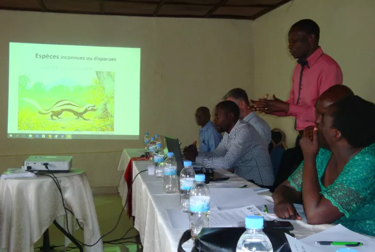 2019 atelier avec des enseignants d'histoire et de géographie dans le cadre du projet ARES, tenu au Rwanda